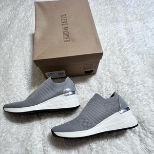 Steve Madden Platform Slip-on Gray Sneaker Shoe Sz9 silver detail & white sole.